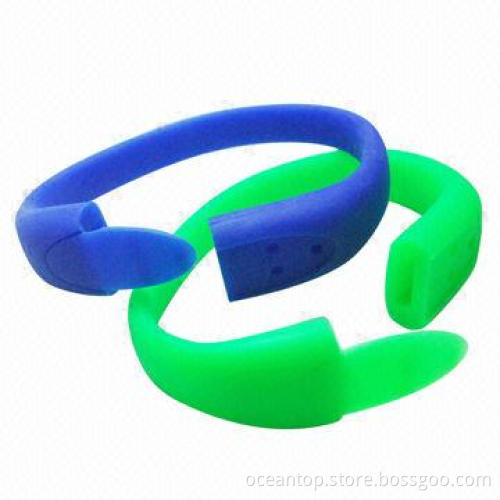 Wristband USB drive, no external power required